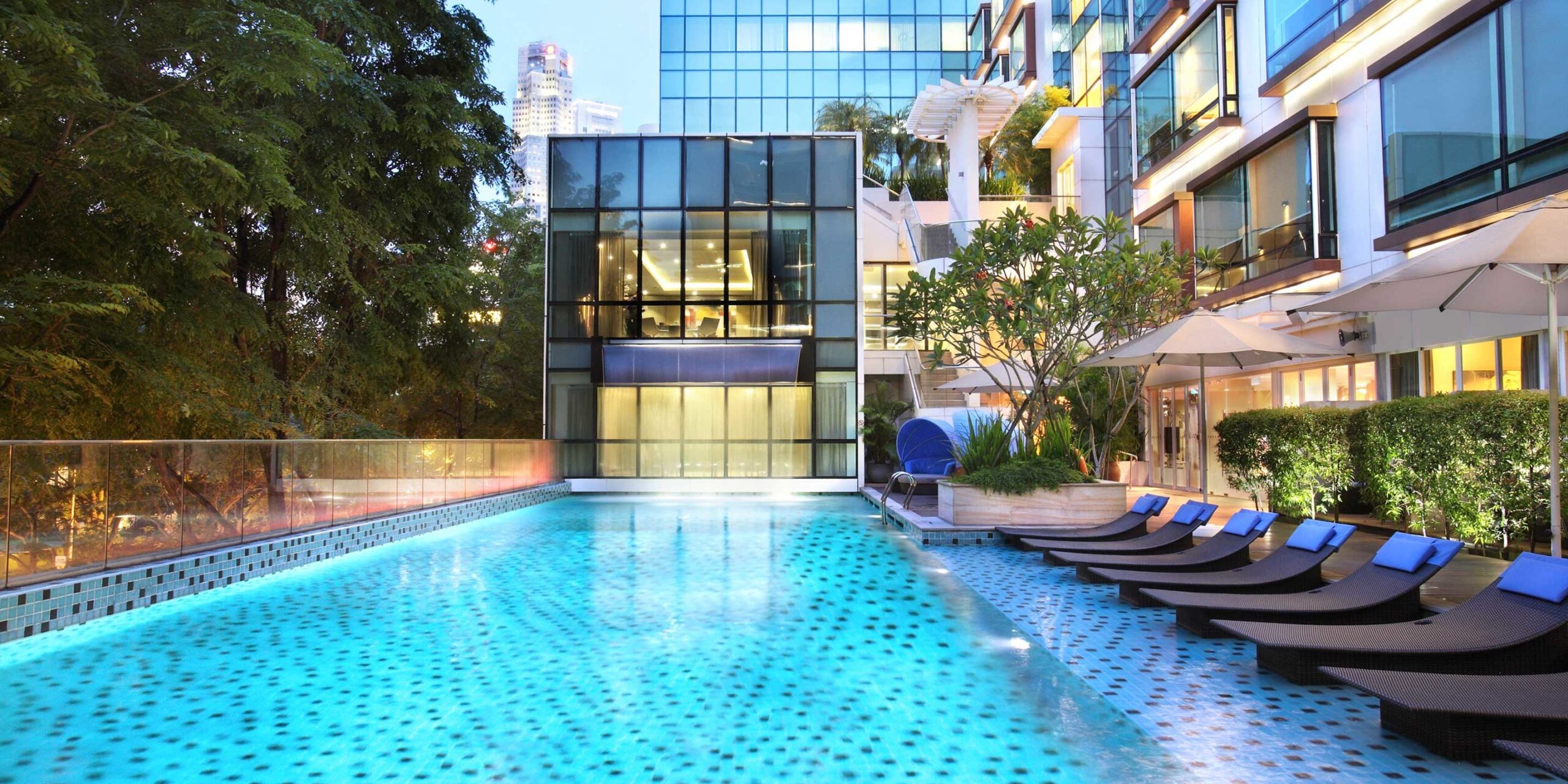 Park Regis Singapore swimming pool