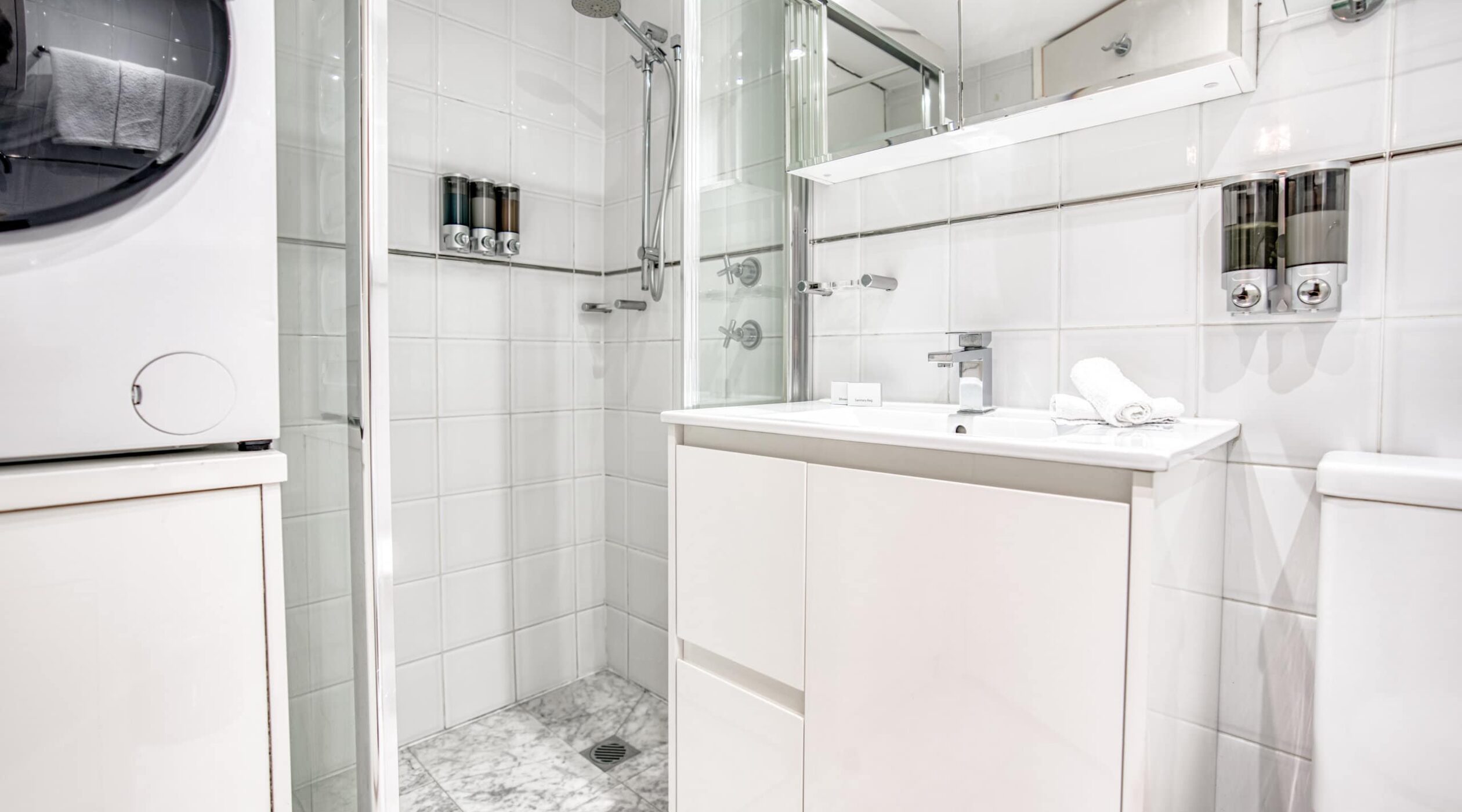 Park Regis Concierge Cremorne Sydney One Bedroom Apartment Harbour View - Bathroom